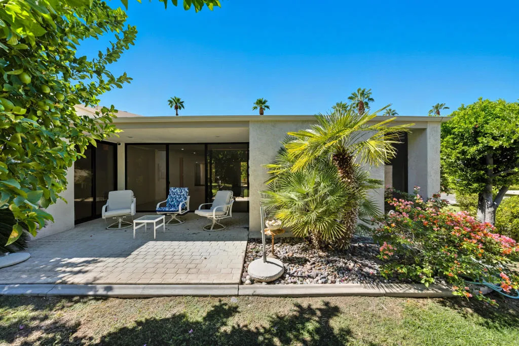 3520 E Bogert Trail E, Palm Springs, California 92264 home-pic-11