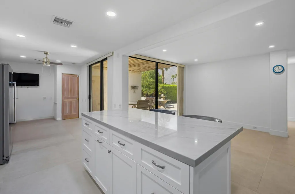 3520 E Bogert Trail E, Palm Springs, California 92264 home-pic-21
