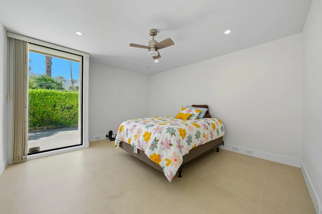 3520 E Bogert Trail E, Palm Springs, California 92264 home-pic-34