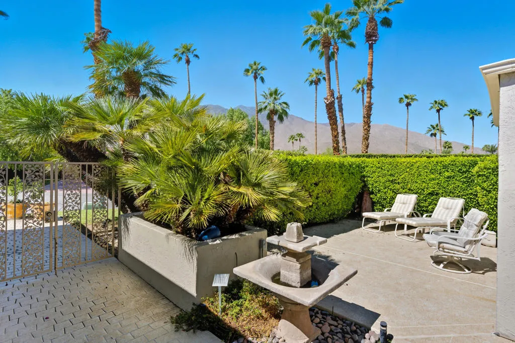 3520 E Bogert Trail E, Palm Springs, California 92264 home-pic-5