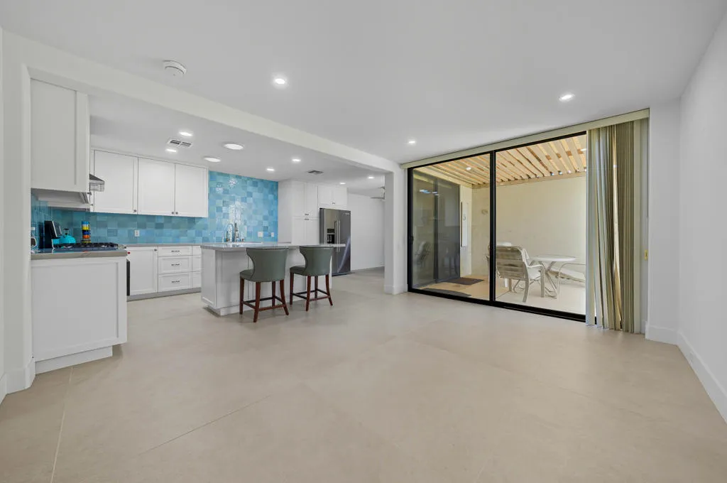 3520 E Bogert Trail E, Palm Springs, California 92264 home-pic-16