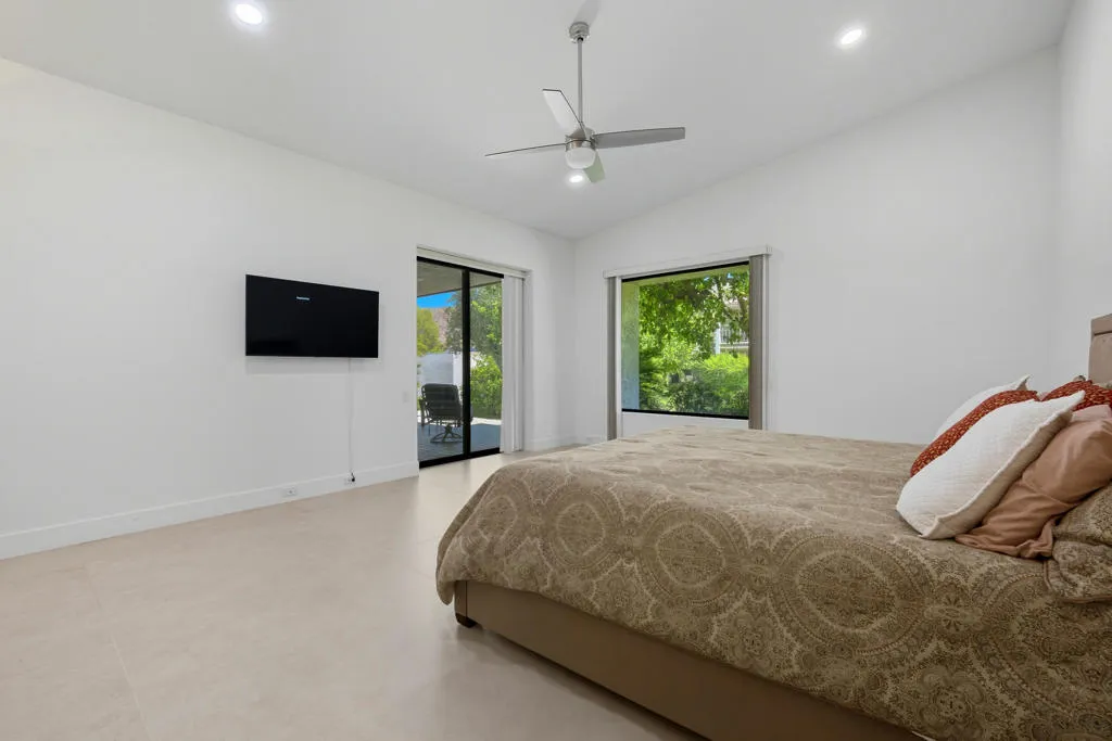 3520 E Bogert Trail E, Palm Springs, California 92264 home-pic-24