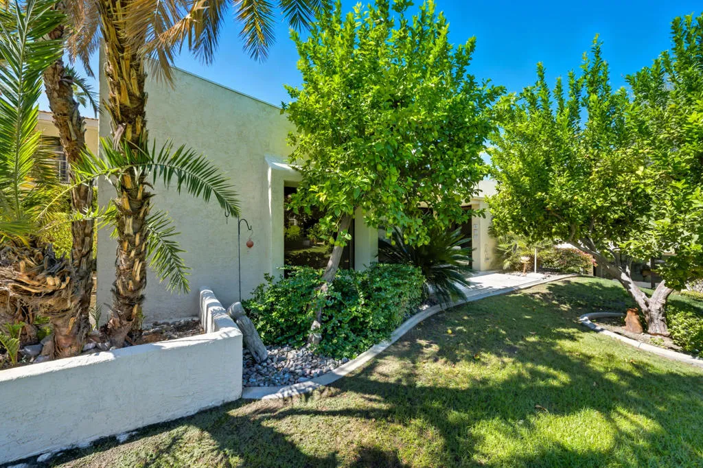 3520 E Bogert Trail E, Palm Springs, California 92264 home-pic-10