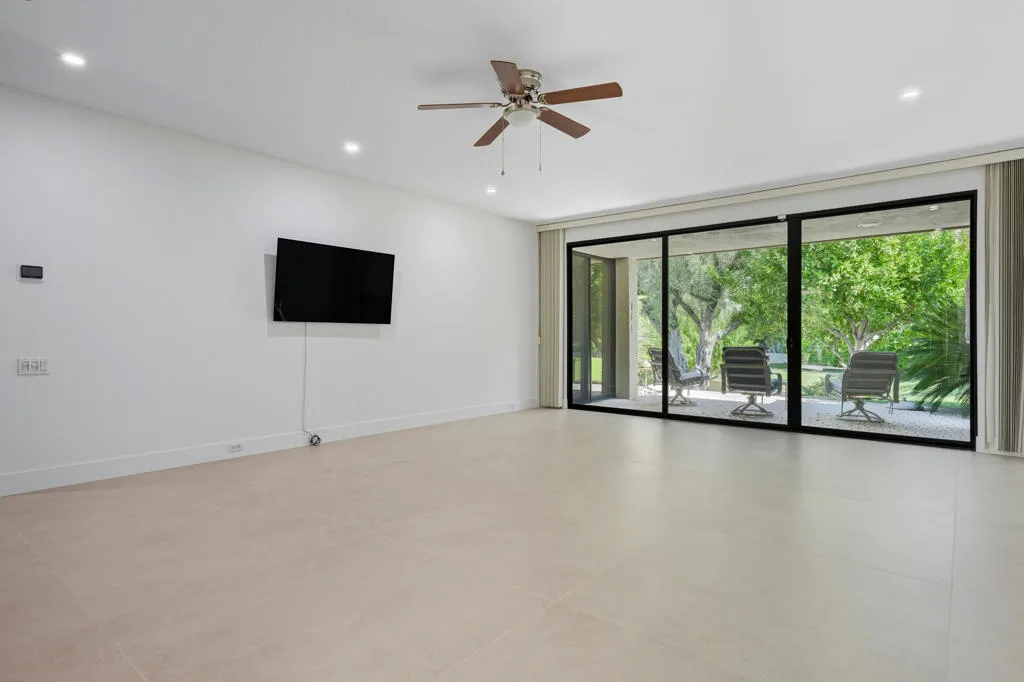 3520 E Bogert Trail E, Palm Springs, California 92264 home-pic-14