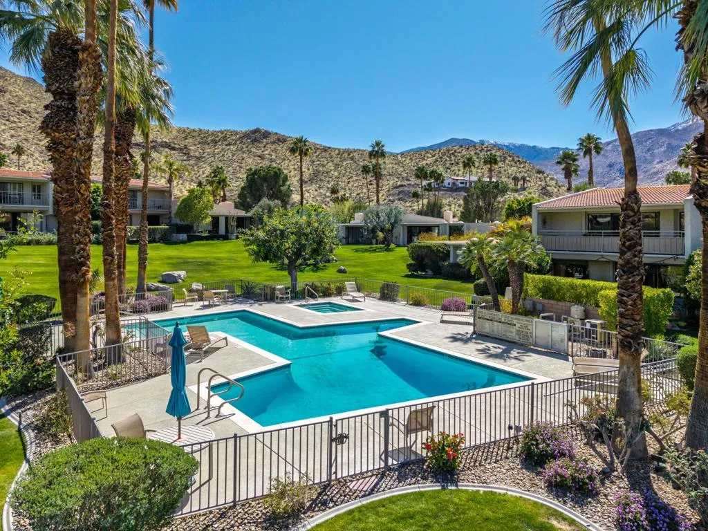 3520 E Bogert Trail E, Palm Springs, California 92264 home-pic-39