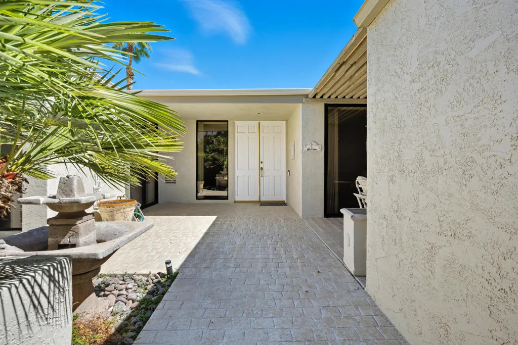 3520 E Bogert Trail E, Palm Springs, California 92264 home-pic-4