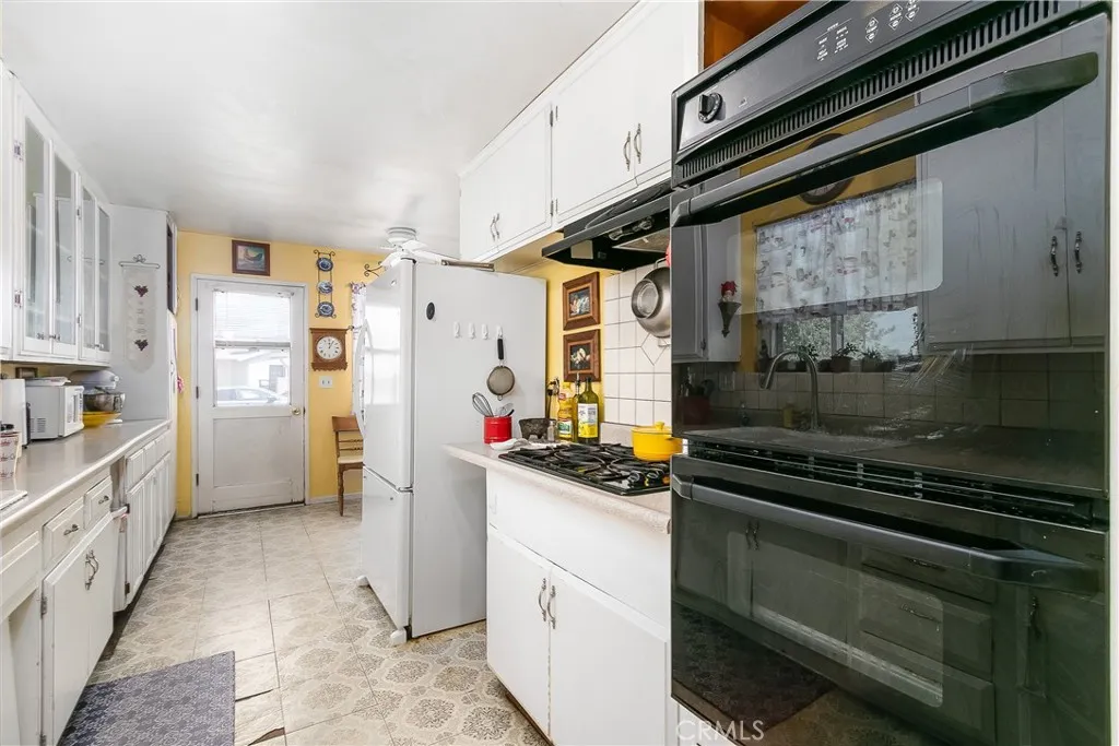 11947 Vivienda Court, Grand Terrace, California 92313 home-pic-9