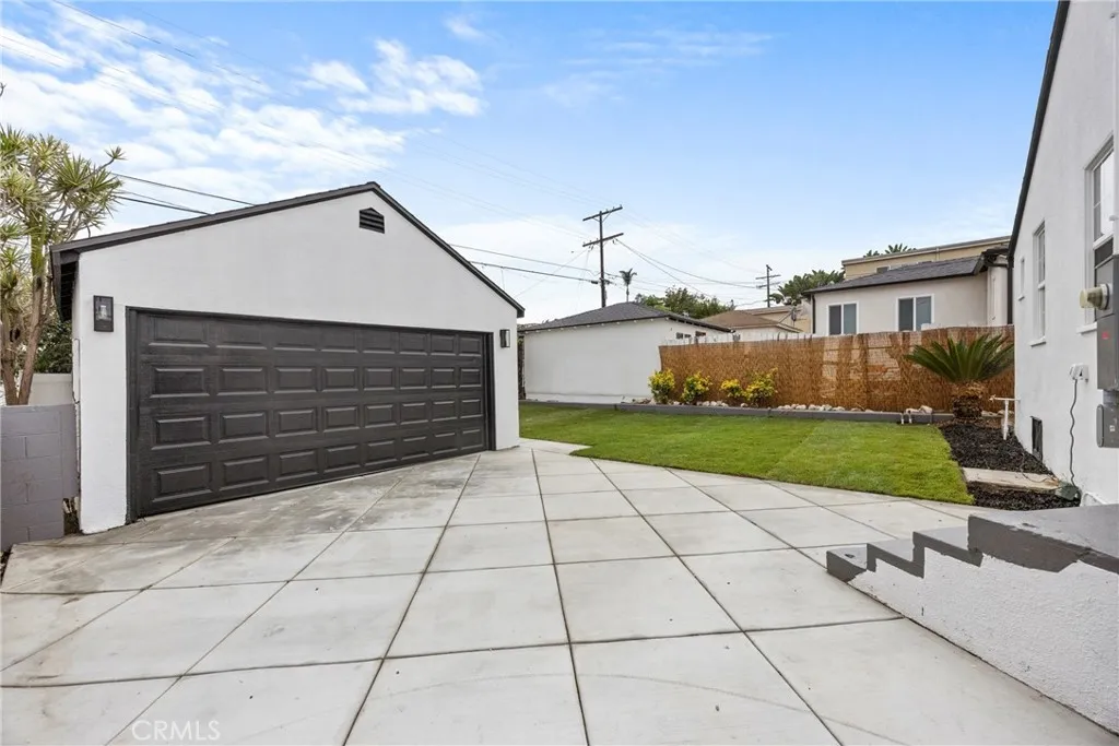 4254 W 58th Place, Los Angeles, California 90043 home-pic-32