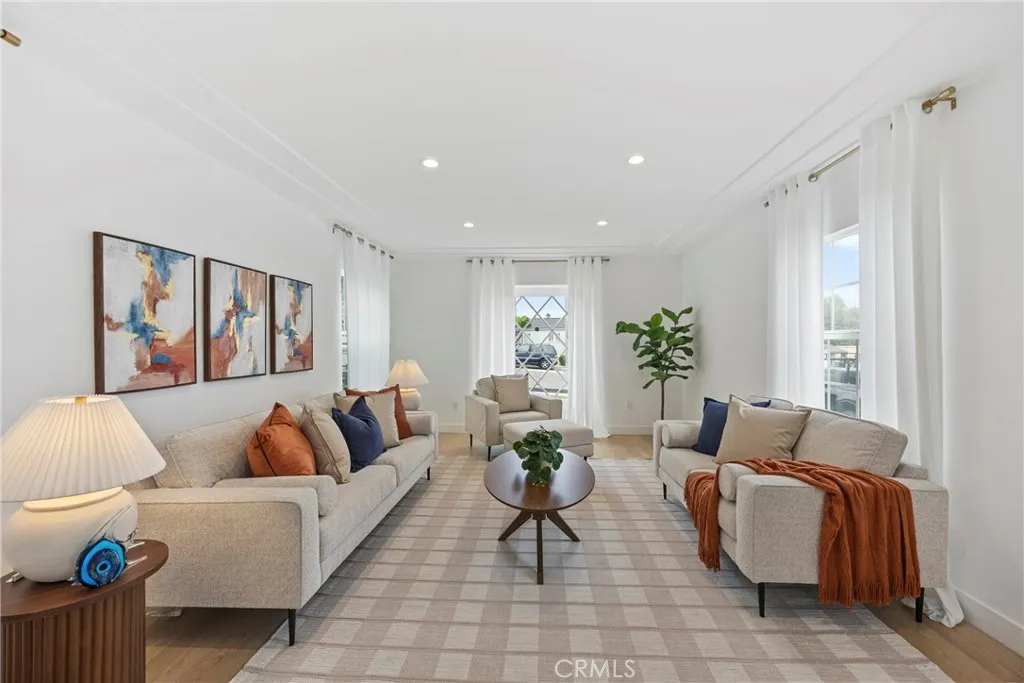 4254 W 58th Place, Los Angeles, California 90043 home-pic-17