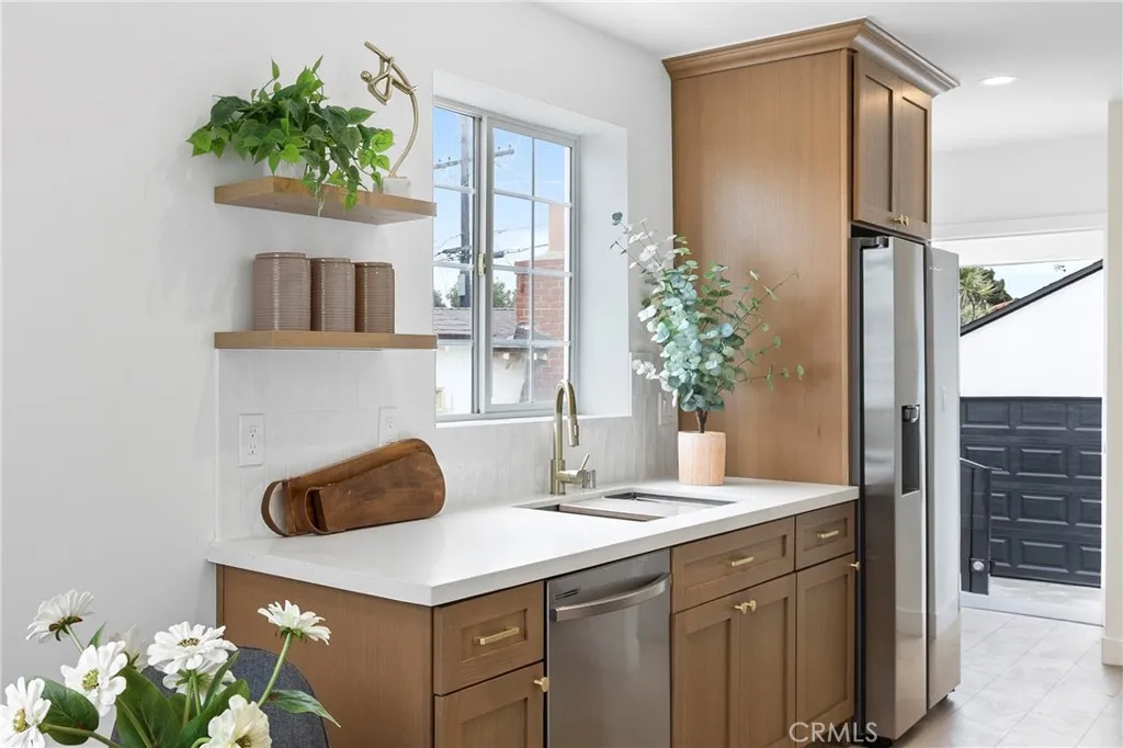 4254 W 58th Place, Los Angeles, California 90043 home-pic-9