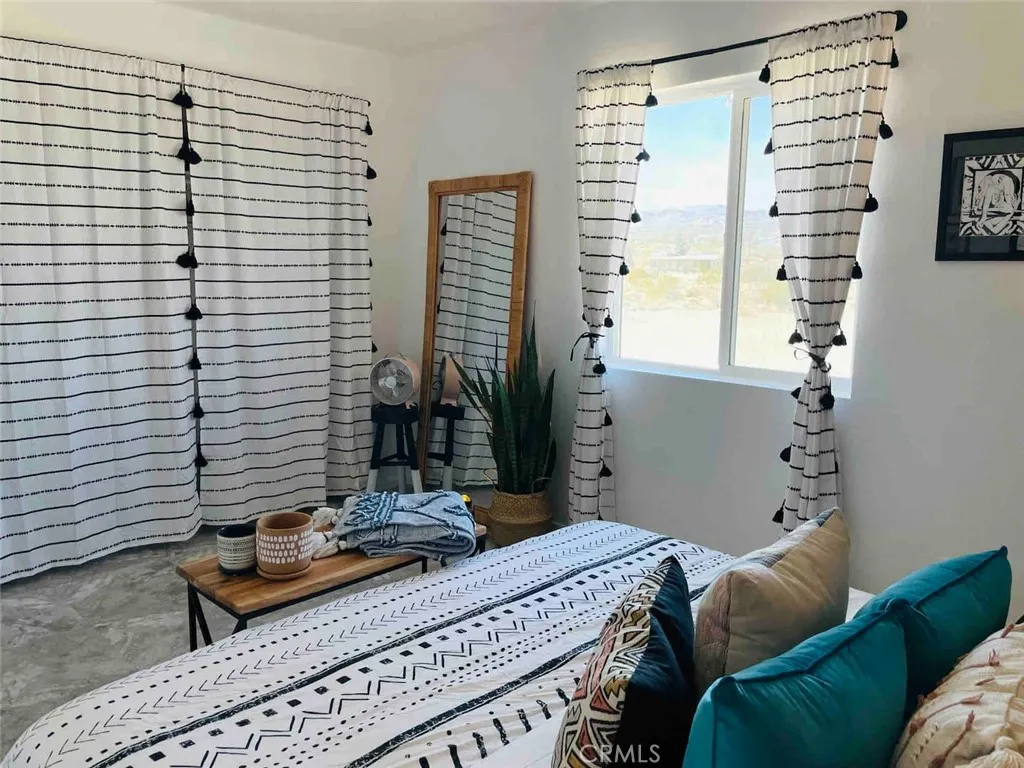 2884 Fortuna, Landers, California 92285 home-pic-7