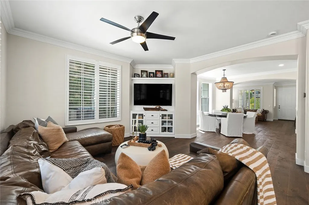 9 Baudin Cir, Ladera Ranch, California 92694 home-pic-11