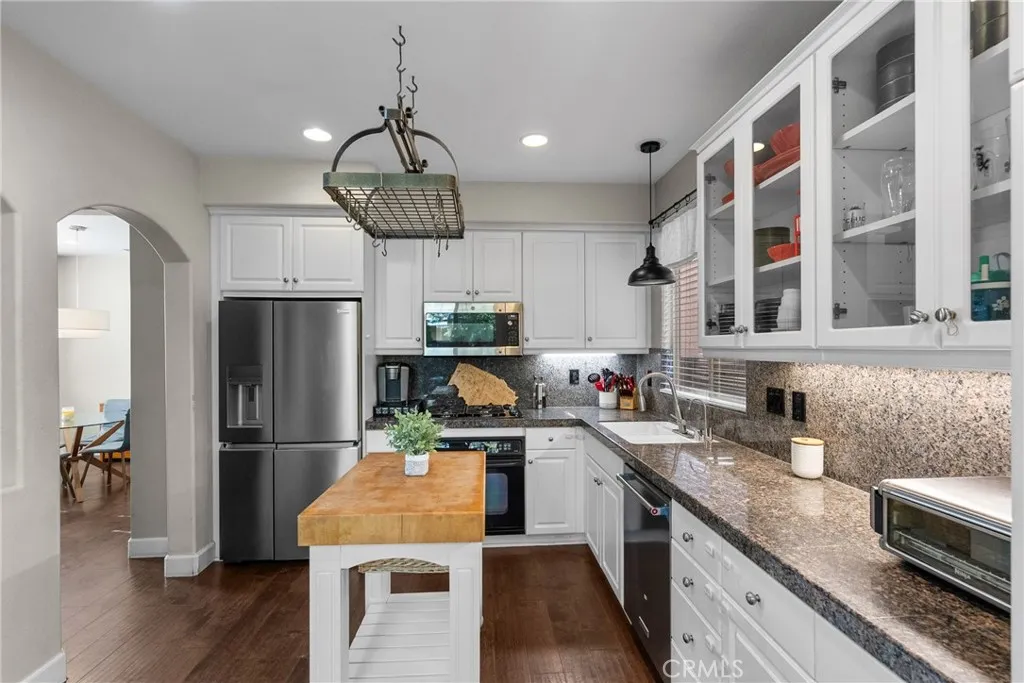 24619 Montevista Circle, Valencia, California 91354 home-pic-7