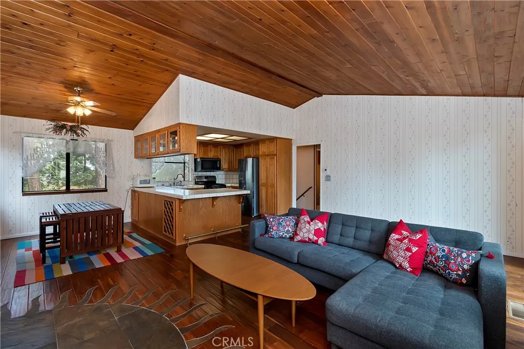 23919 Inspiration, Crestline, California 92325 home-pic-4