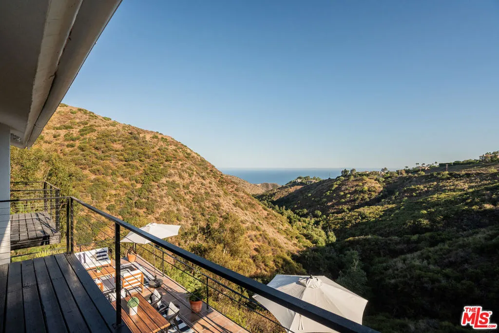 4263 Vista Place, Malibu, California 90265 home-pic-16