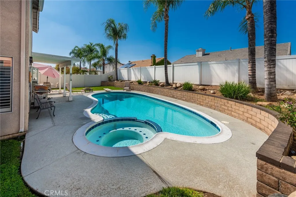 6828 6828 Tiara, Highland, California 92346 home-pic-40