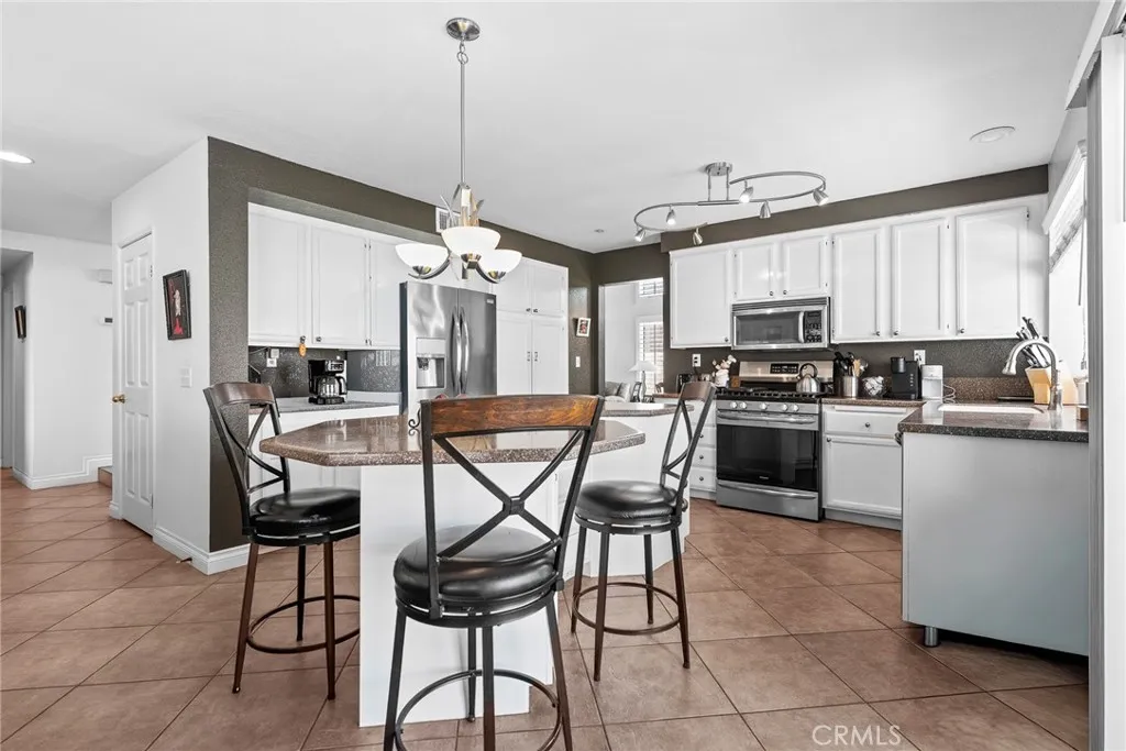 6828 6828 Tiara, Highland, California 92346 home-pic-11