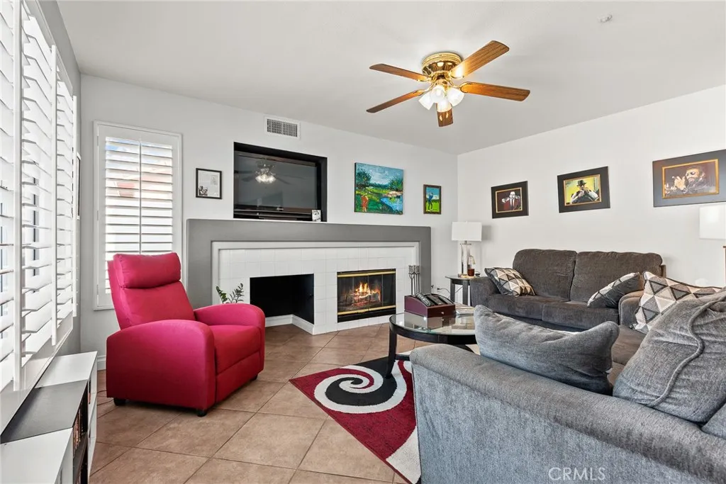 6828 6828 Tiara, Highland, California 92346 home-pic-14