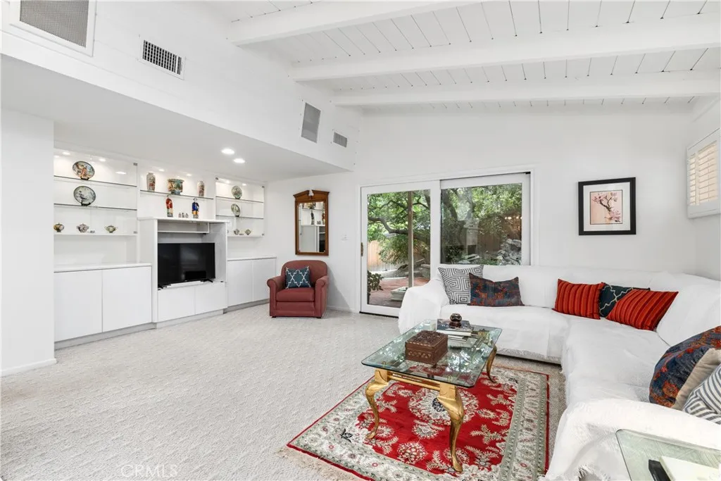 5111 San Feliciano, Woodland Hills, California 91364 home-pic-7