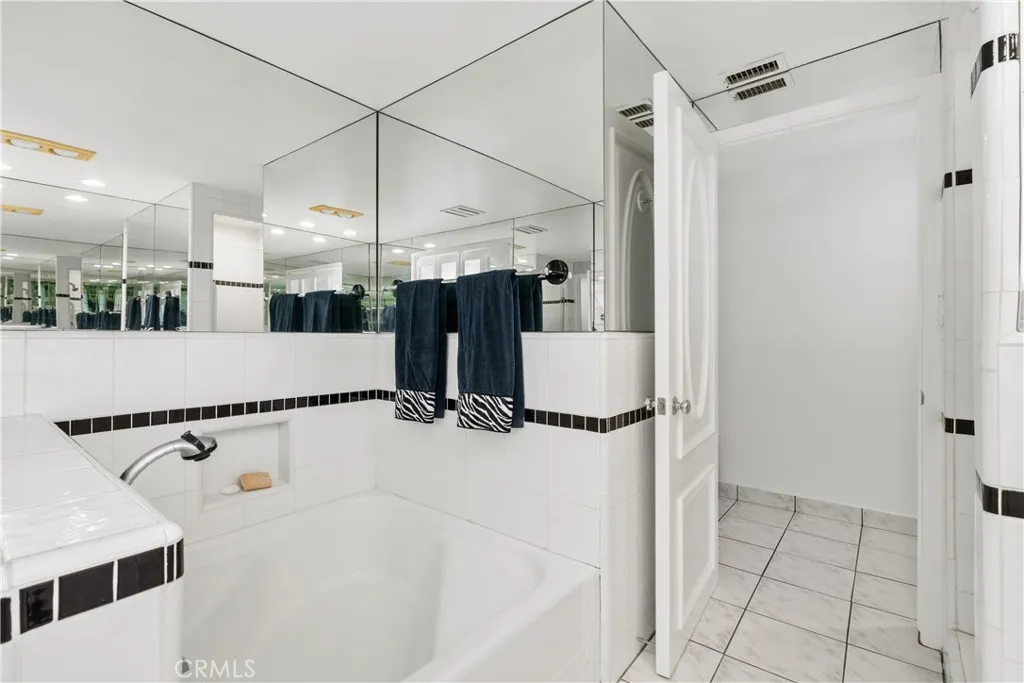 5111 San Feliciano, Woodland Hills, California 91364 home-pic-18