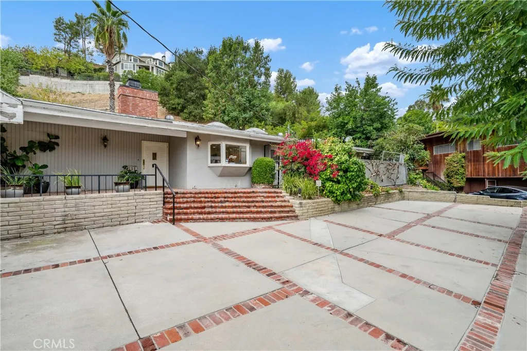 5111 San Feliciano, Woodland Hills, California 91364 home-pic-1