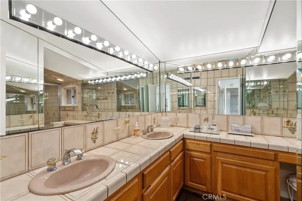 5111 San Feliciano, Woodland Hills, California 91364 home-pic-22