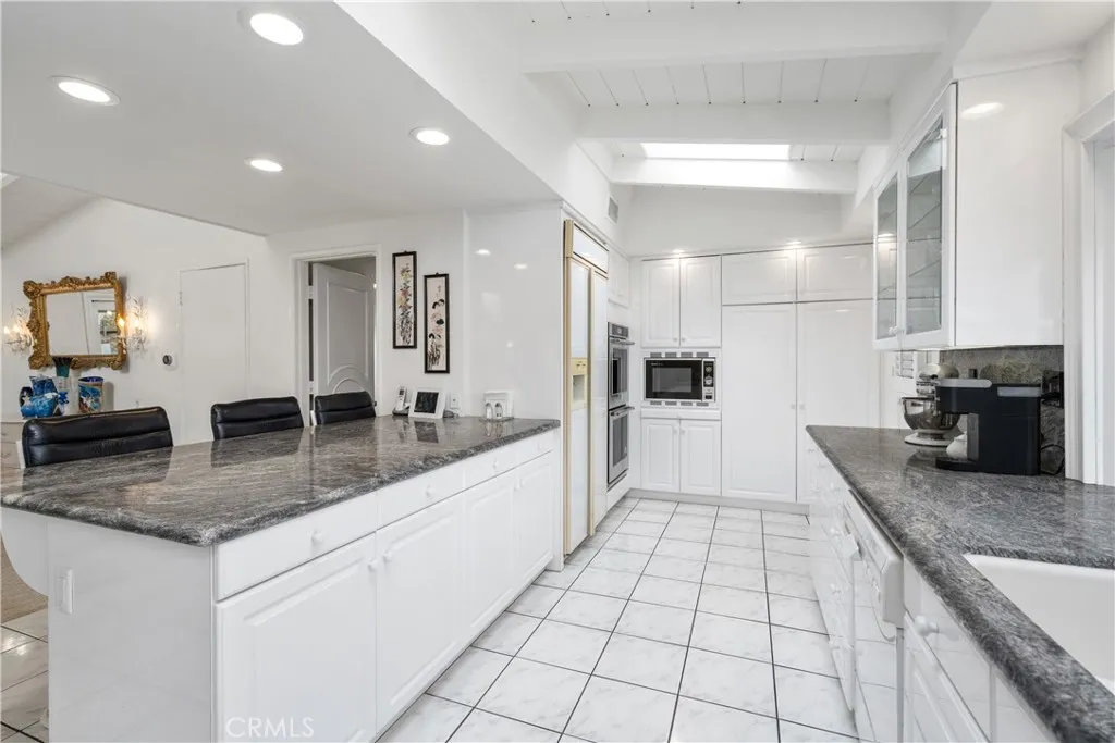 5111 San Feliciano, Woodland Hills, California 91364 home-pic-12