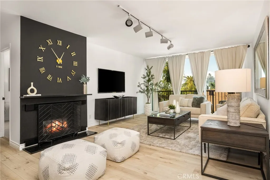 1351 N Crescent Heights Boulevard 313, West Hollywood, California 90046 home-pic-3