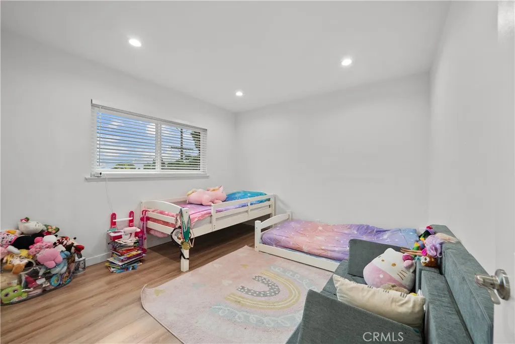 5042 Carolyn Way, Glendale, California 91214 home-pic-7