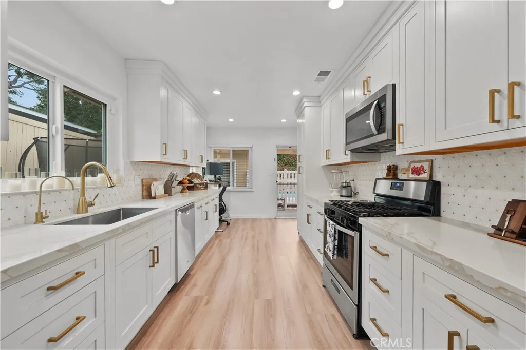 5042 Carolyn Way, Glendale, California 91214 home-pic-3
