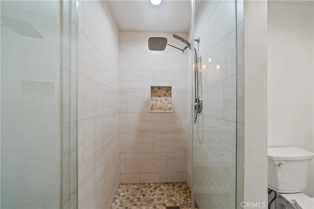5042 Carolyn Way, Glendale, California 91214 home-pic-11