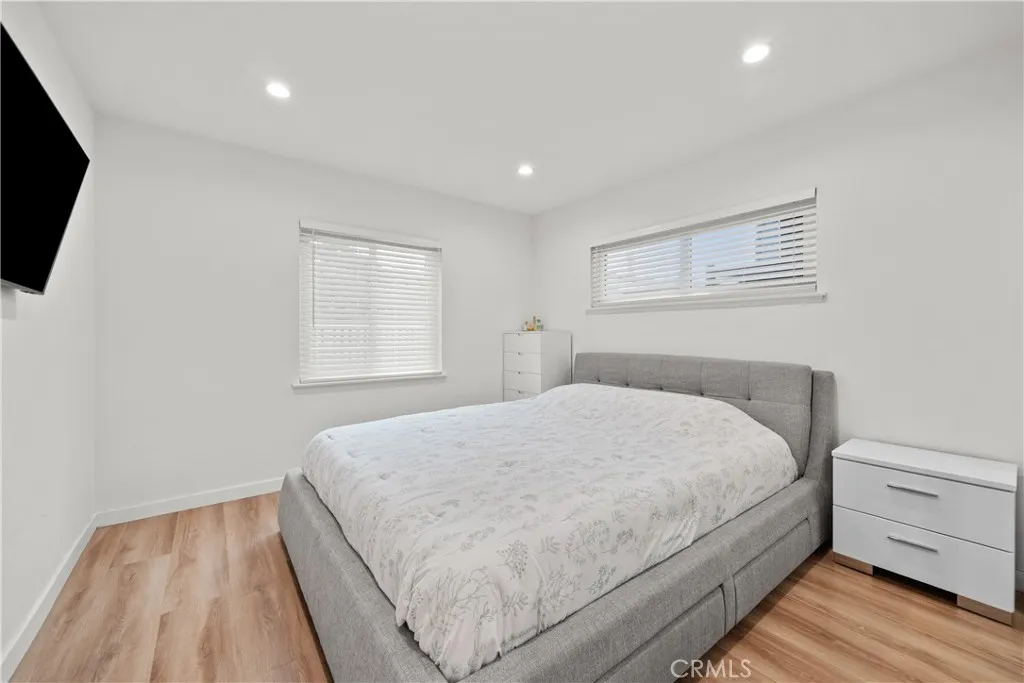 5042 Carolyn Way, Glendale, California 91214 home-pic-9