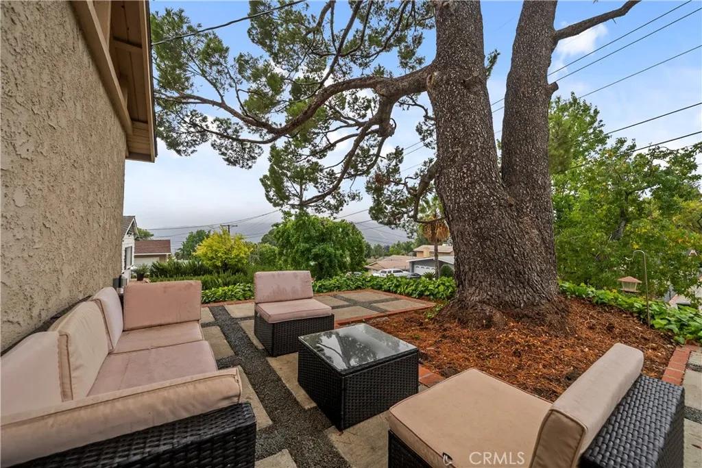 5042 Carolyn Way, Glendale, California 91214 home-pic-8