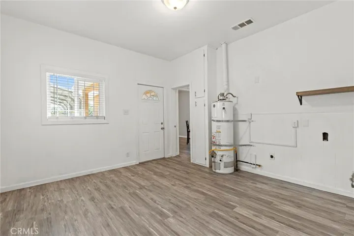 LAUNDRY/BONUS ROOM