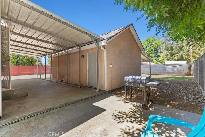 COVER BETWEEN HOUSE AND GARAGE