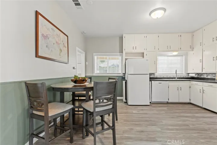 DINING/KITCHEN