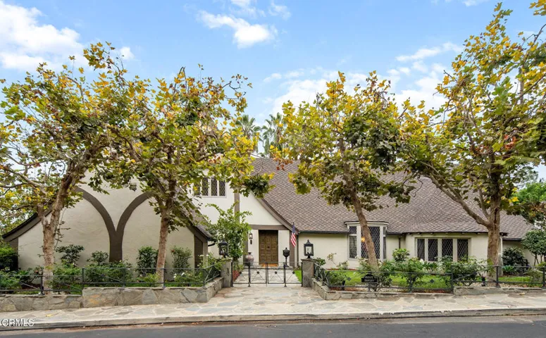 1-790 Huntington Circle-3