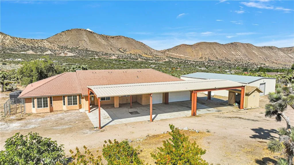 4426 E Oil Well, Phelan, California 92371 home-pic-1