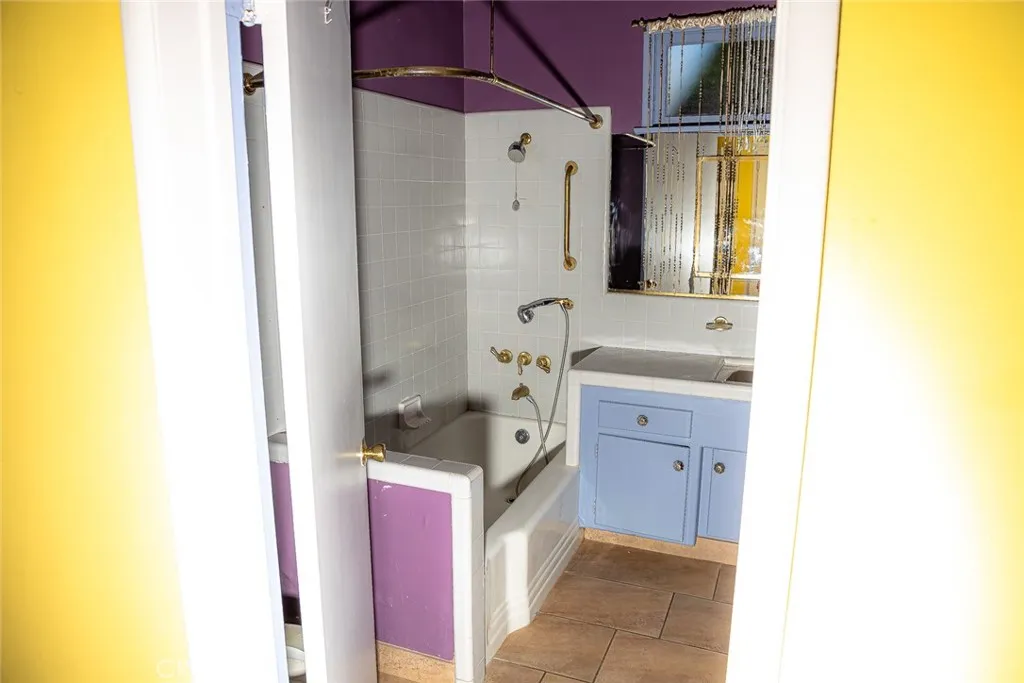 6210 S Corning, Ladera Heights, California 90056 home-pic-33