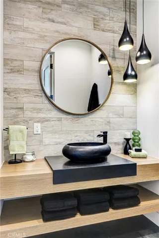 118 Via Buena Ventura, Redondo Beach, California 90277