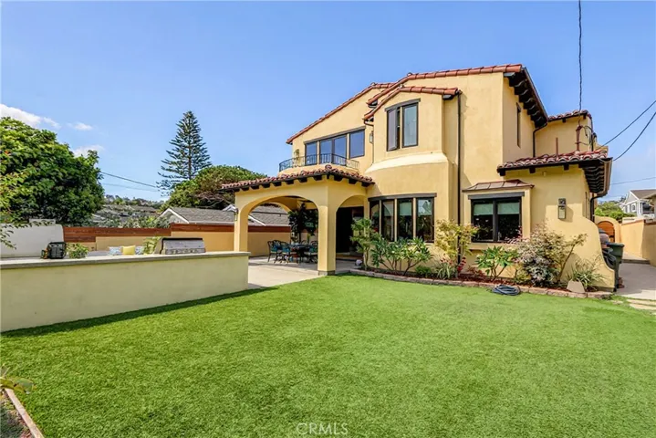 118 Via Buena Ventura, Redondo Beach, California 90277