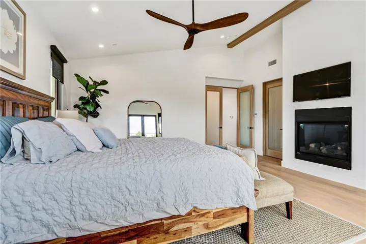 118 Via Buena Ventura, Redondo Beach, California 90277