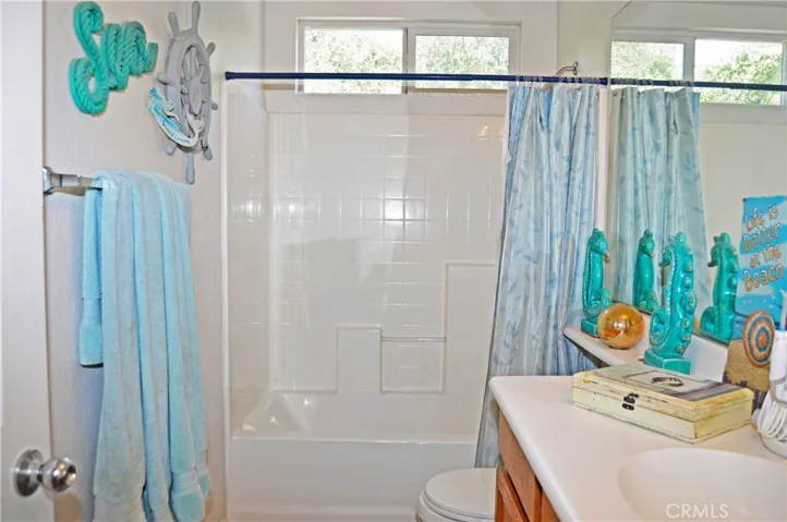 2nd Bath (Upstairs)
