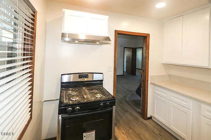 3661 Sunset Lane, Oxnard, California 93035 home-pic-6