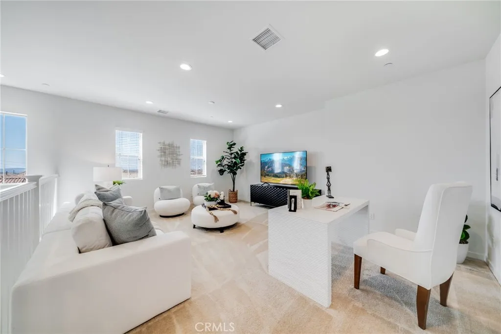 105 High Meadow, Lake Forest, California 92610 home-pic-35