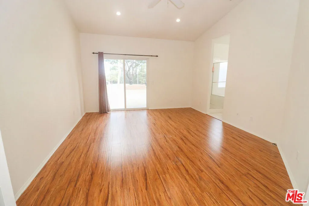 4249 Sungate Drive, Palmdale, California 93551 home-pic-9