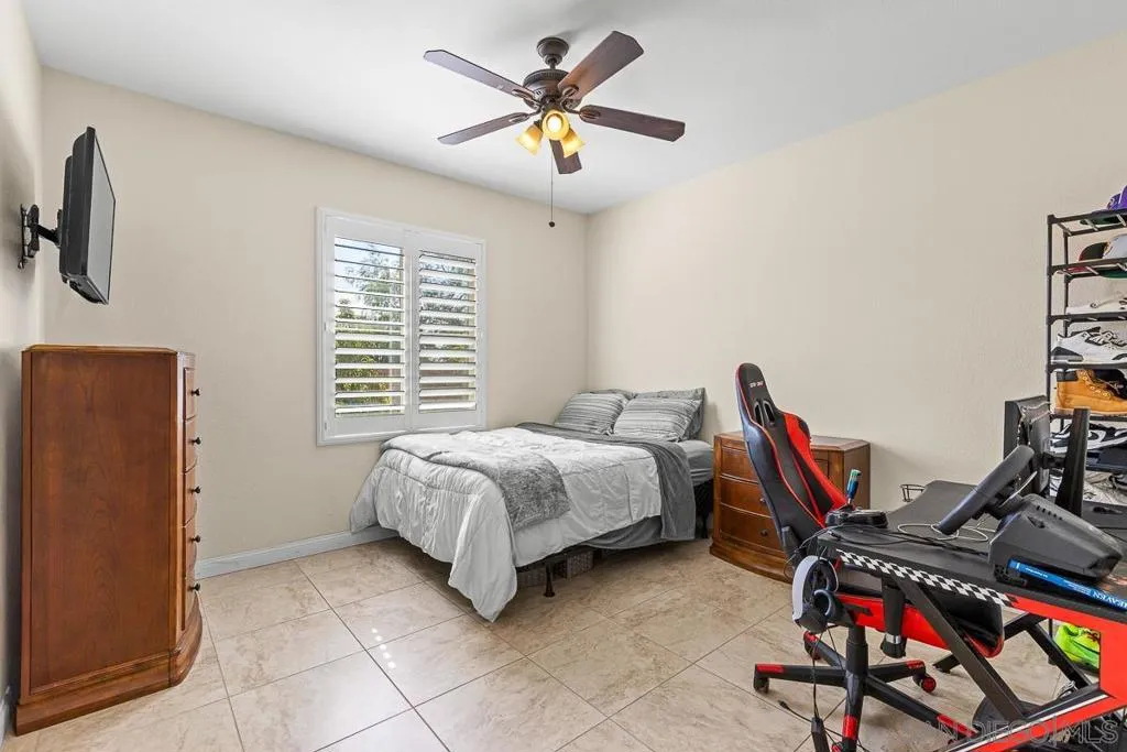 705 Sungold Way, Escondido, California 92027 home-pic-18