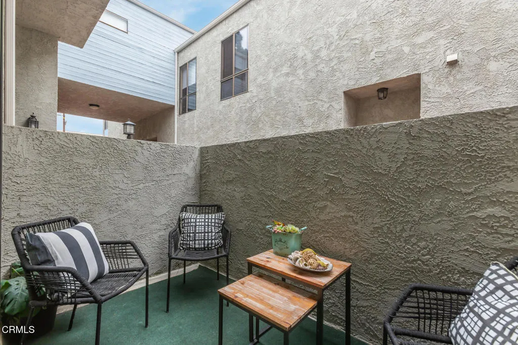 5230 Bellingham Avenue 6, Valley Village, California 91607 home-pic-13