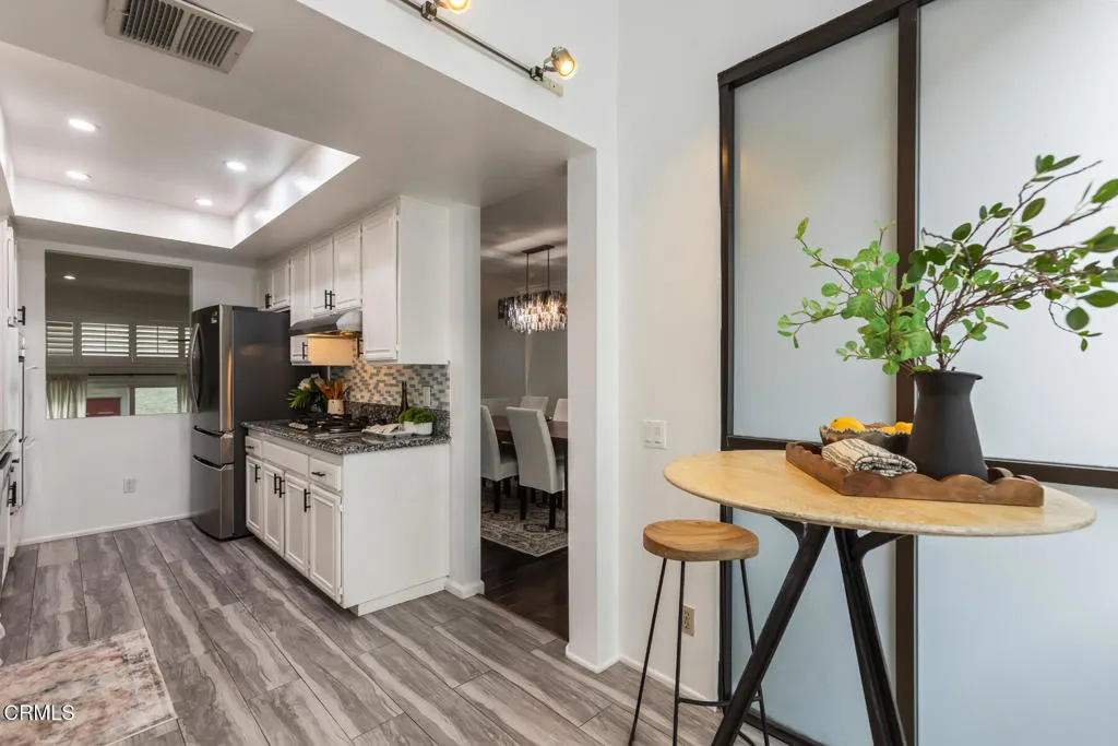5230 Bellingham Avenue 6, Valley Village, California 91607 home-pic-27