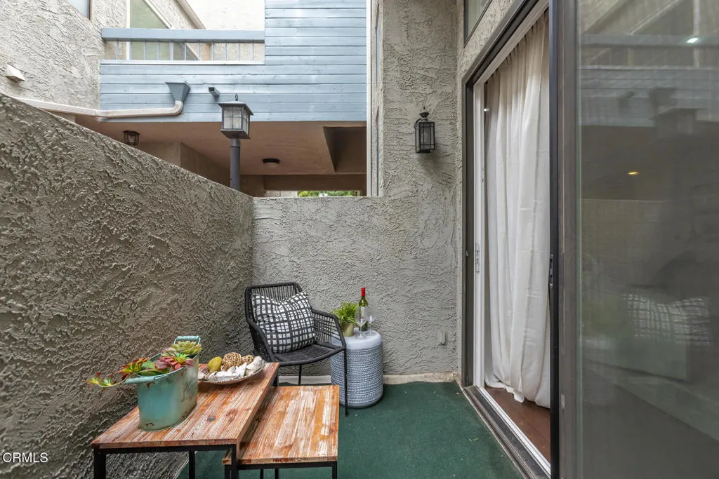 5230 Bellingham Avenue 6, Valley Village, California 91607 home-pic-14